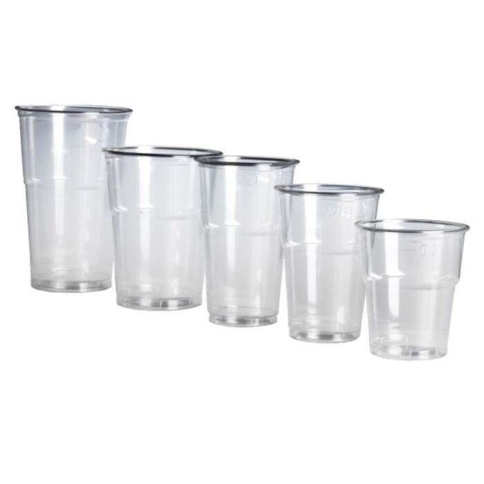 Trinkbecher mit Schaumrand